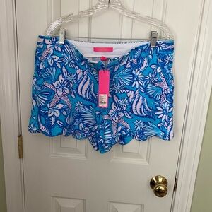 NWT LILLY Pulitzer scalloped shorts with front pockets
